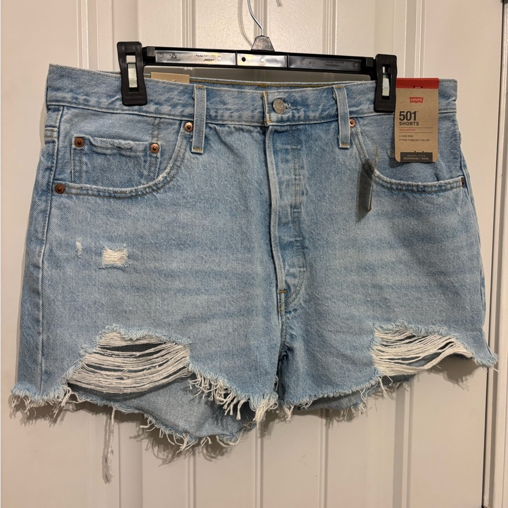 *NEW WITH TAGS*** LEVI’S Women's High Rise Light Blue Denim Shorts- SIZE 33 -NWT